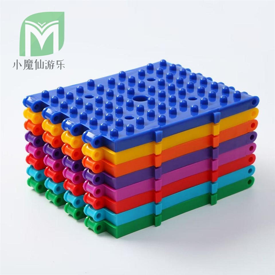 Štiri - kotni mavrični diapozitiv z žogo