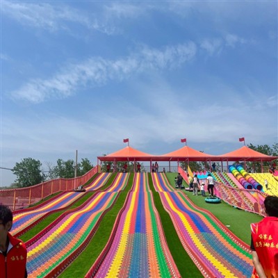 Mavrični tobogani še naprej vodijo v potrošnji kulturnega turizma, nadgradnje inovacij spodbujajo...